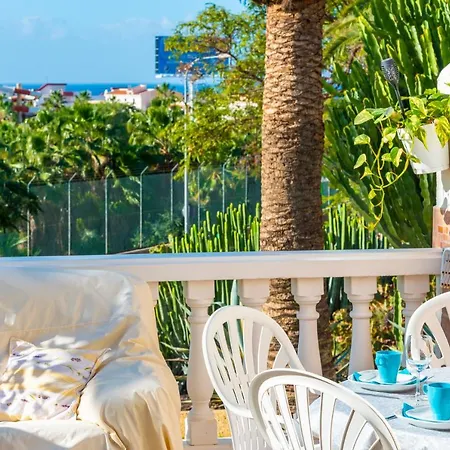 Sunny Oasis Getaway *