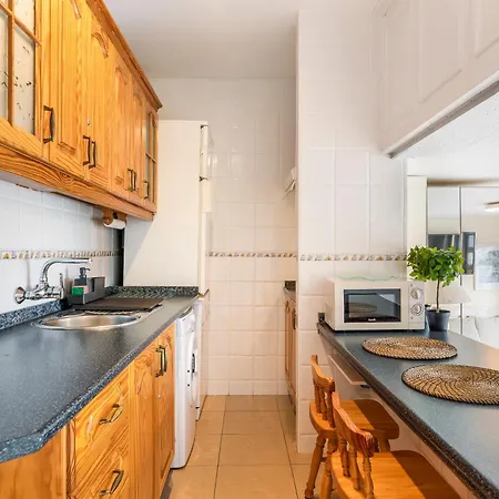 Sunny Oasis Getaway דירה אדחה