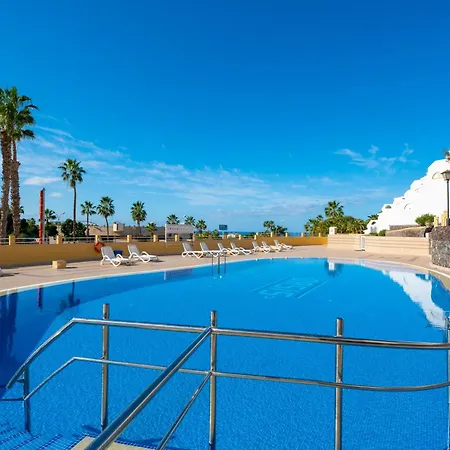 Sunny Oasis Getaway אדחה
