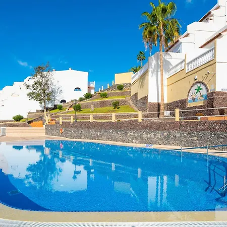 Sunny Oasis Getaway דירה